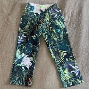 Swing Control Tropical Leaf Print Capri Pants ⛳️
